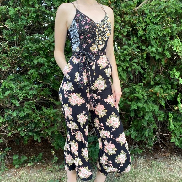 American Eagle Outfitters Pants - ✨BOGO✨ American Eagle Mixed Floral Print Jumpsuit